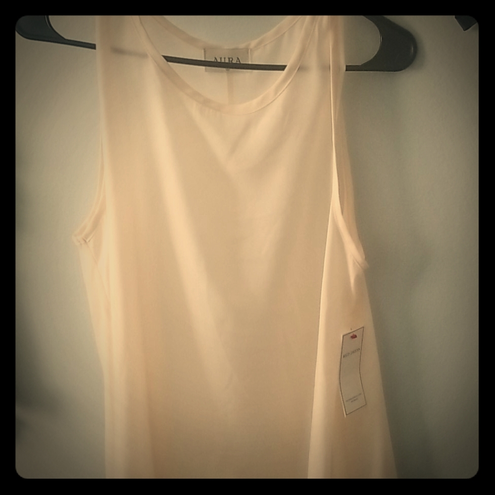 Aura size L cream colored light weight